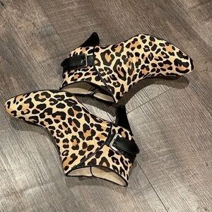 Call Haan kitten heel bootie
